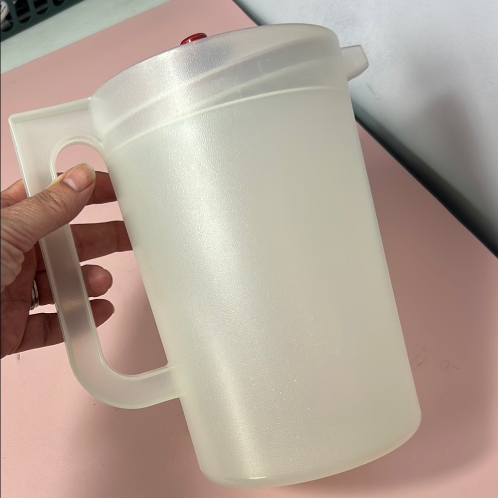 Tupperware Classic Pitcher - Picture 3 of 7